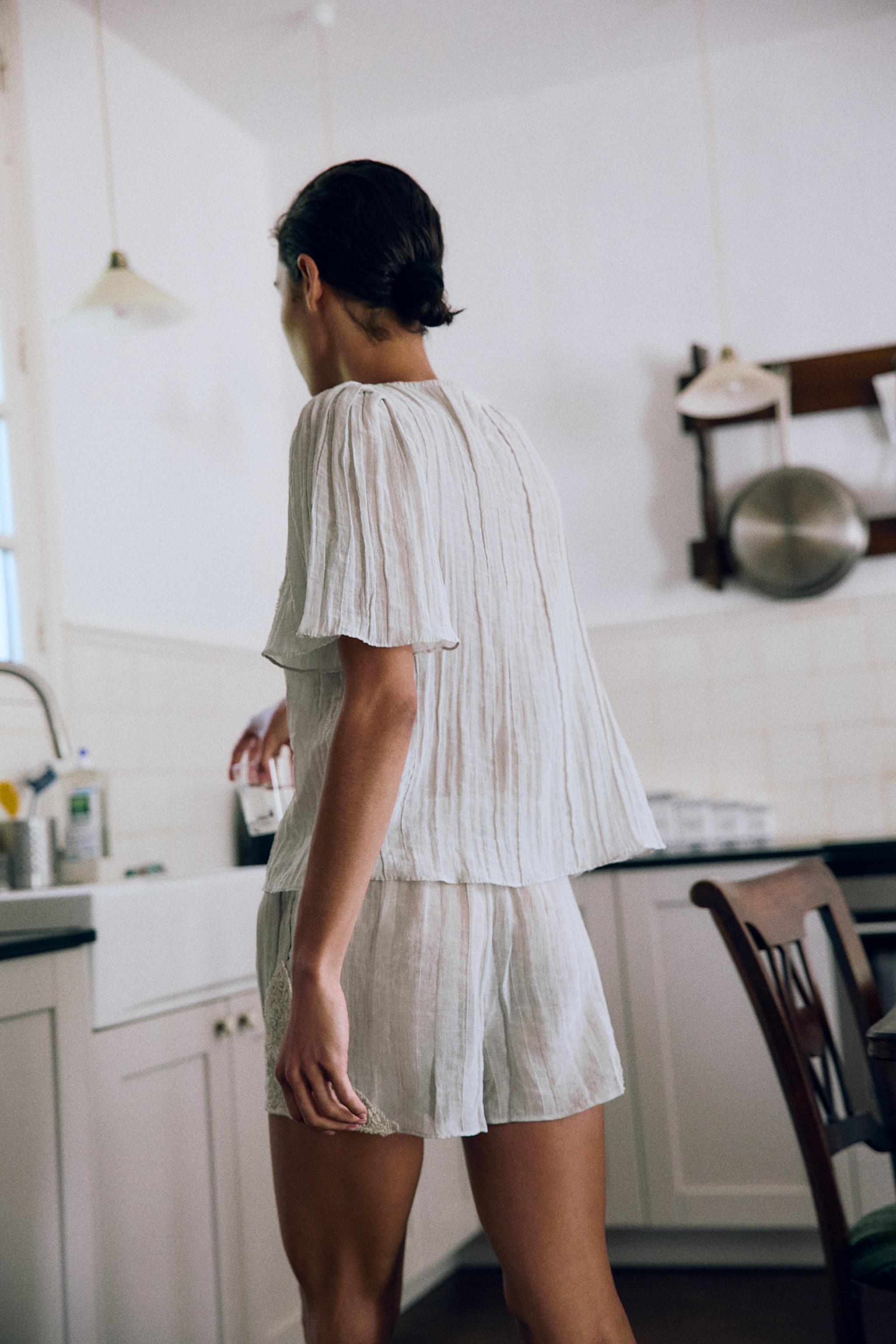 EMBROIDERED LACE SHORTS
